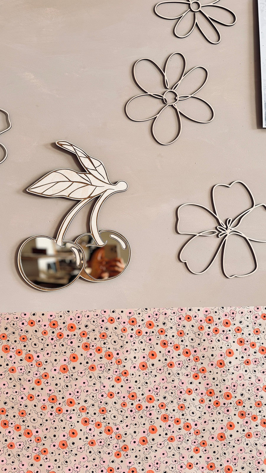 Kids Room Cherry Mirror – Child-Friendly Acrylic & Wood